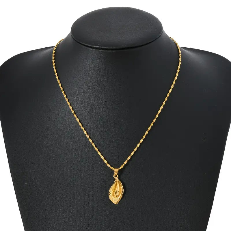 Vintage Luxury Copper Leaf Pendant Necklace for Women