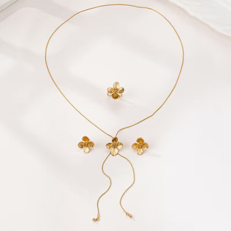 A set of elegant, fashionable, and simple Women's necklaces