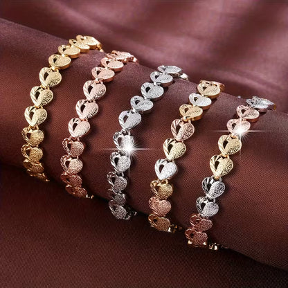 A Delicate And Stylish Petite Korean Version womans' Heart Bracelet Suitable