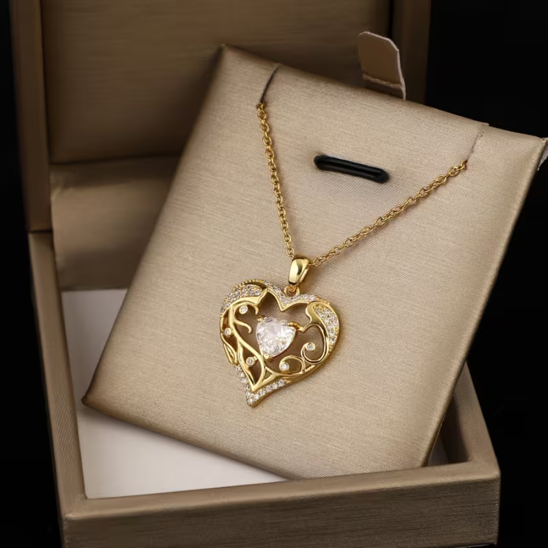 Artificial Heart Crystal Hollow Pattern Pendant Necklace