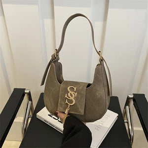 Women's shoulder bag with exquisite hardware