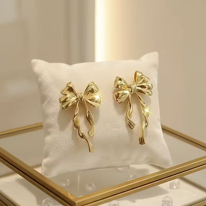 Fashionable Commuter 3D Golden Bow Earrings