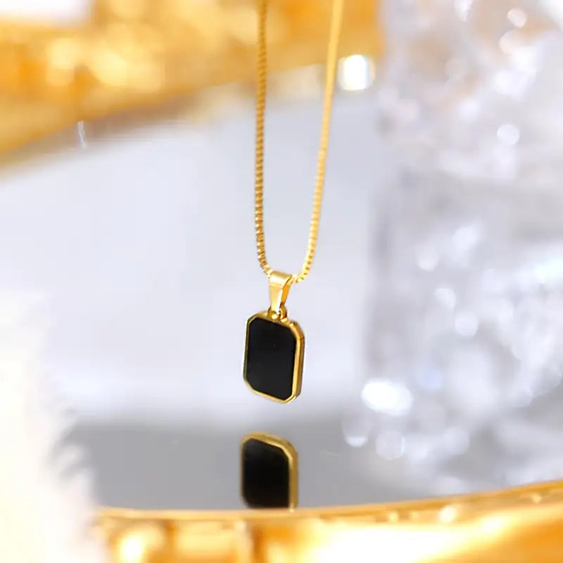 Vintage-Inspired Geometric Black Pendant Necklace Black & Golden