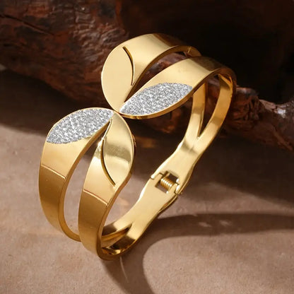 Stainless Steel Four Leaf Clover Bracelet, Bracelet Inlaid with White High-quality Synthetic Zirconia
