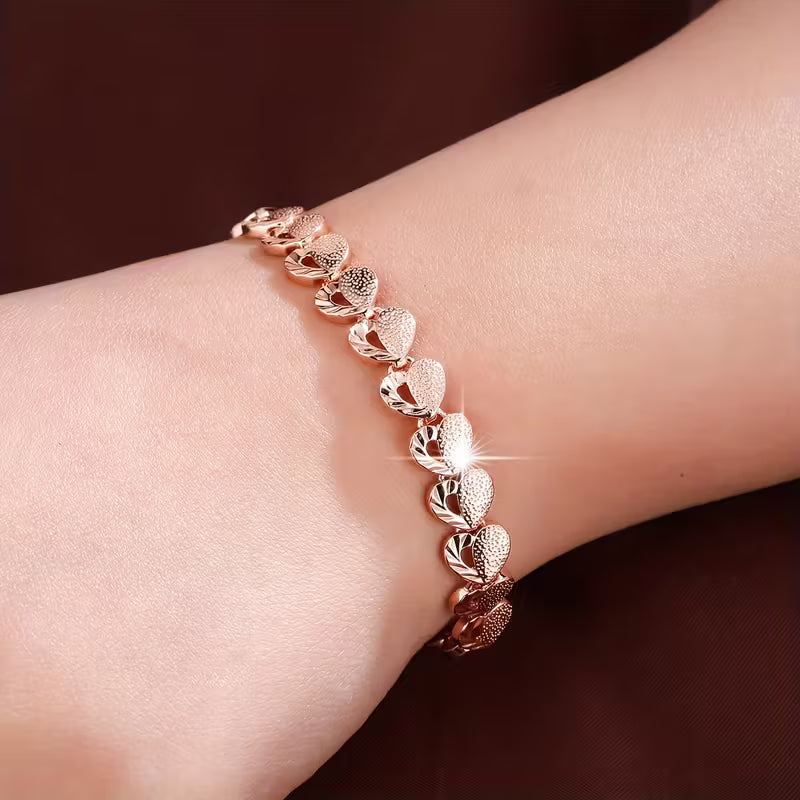 A Delicate And Stylish Petite Korean Version womans' Heart Bracelet Suitable
