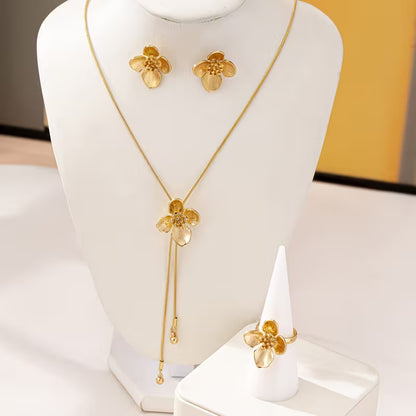 A set of elegant, fashionable, and simple Women's necklaces