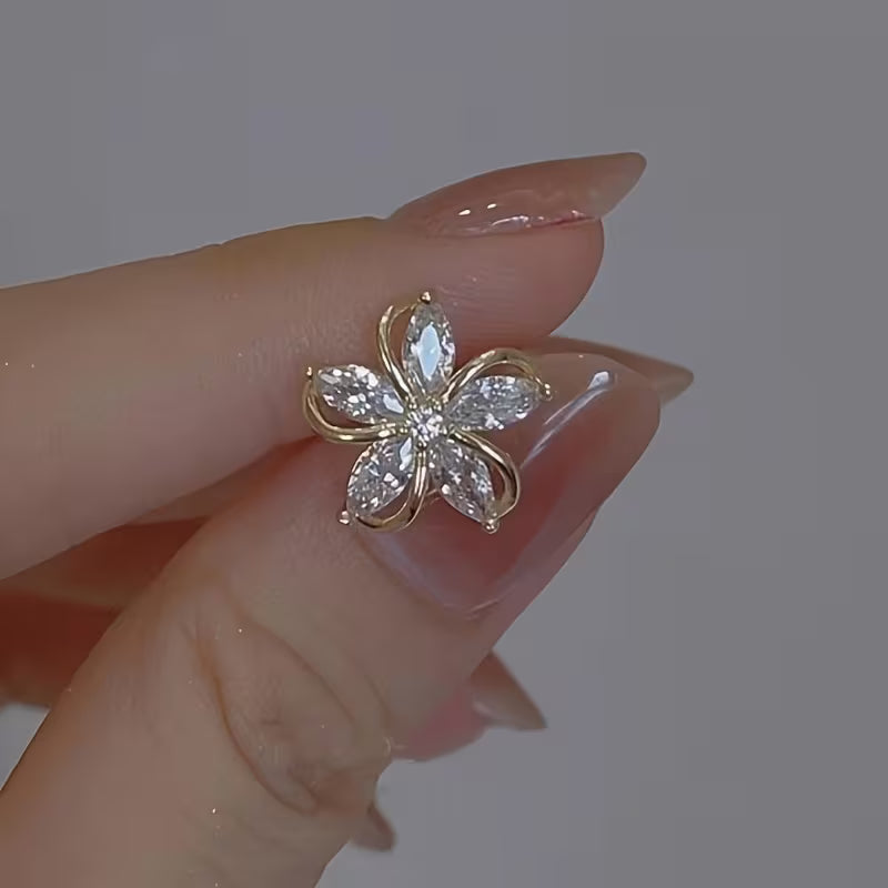 Women's Cubic Flower Stud Earrings - Elegant Vintage -Looking Flower Jewelry