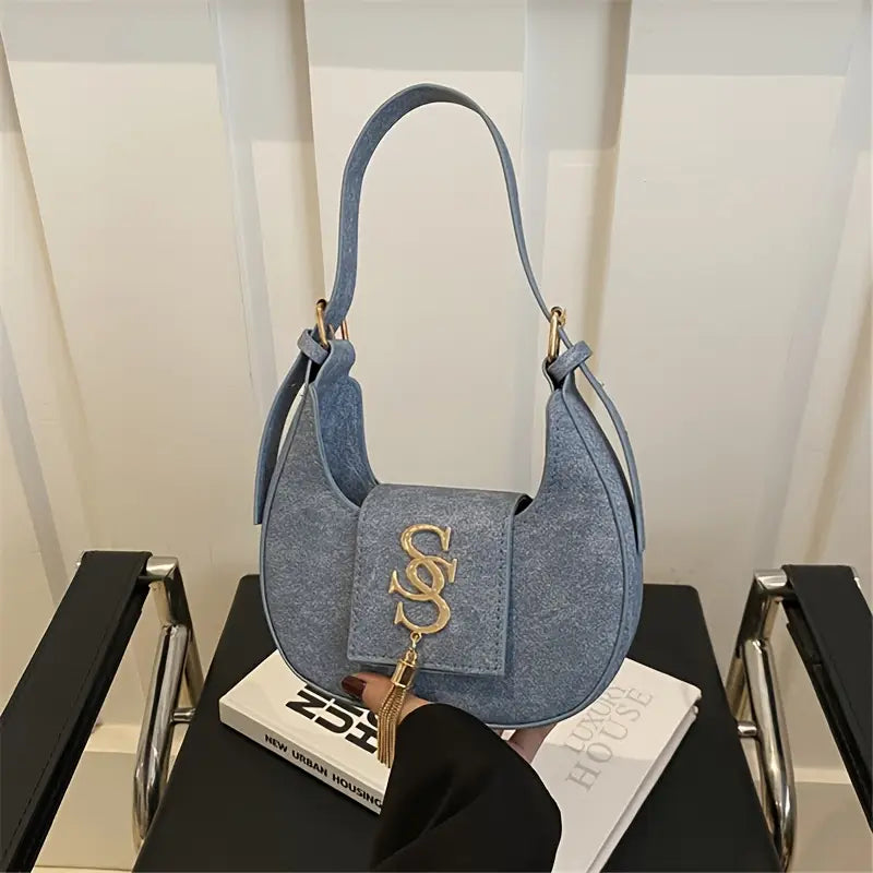 Women's shoulder bag with exquisite hardware