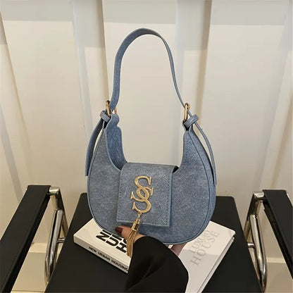 Women's shoulder bag with exquisite hardware