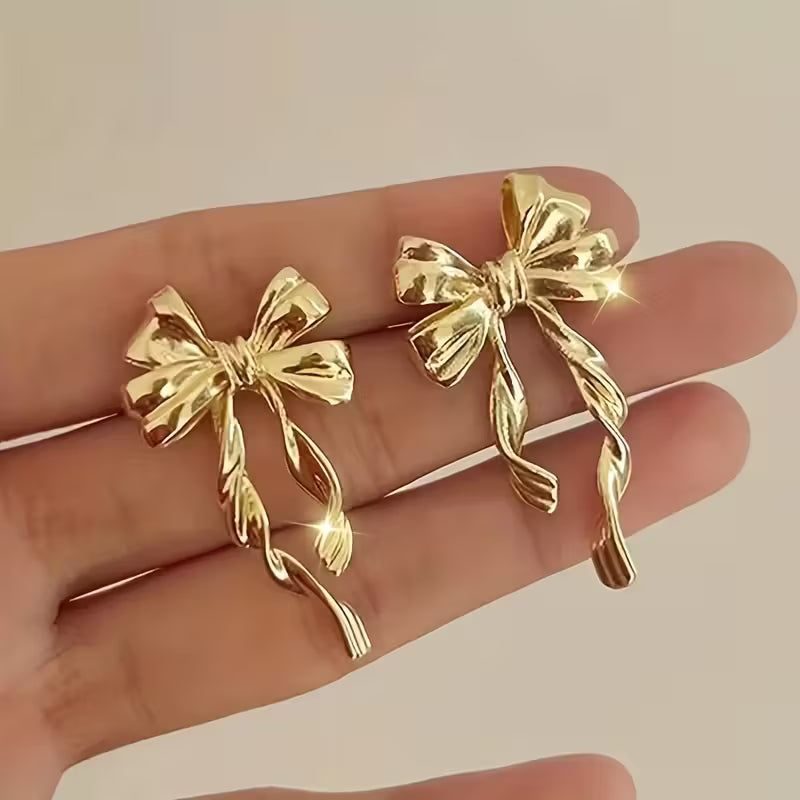 Fashionable Commuter 3D Golden Bow Earrings