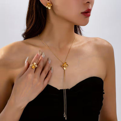 A set of elegant, fashionable, and simple Women's necklaces