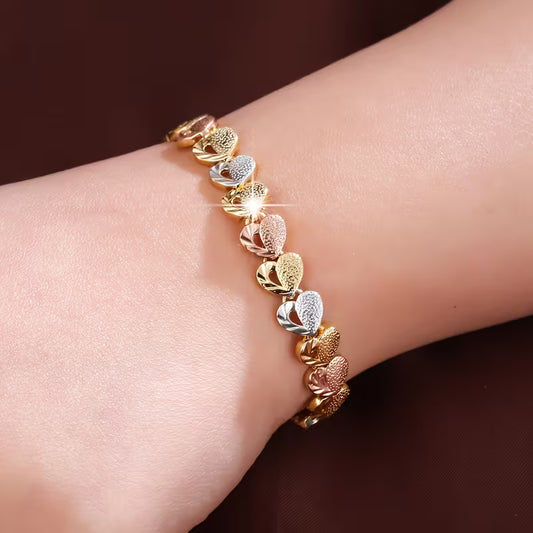 A Delicate And Stylish Petite Korean Version womans' Heart Bracelet Suitable