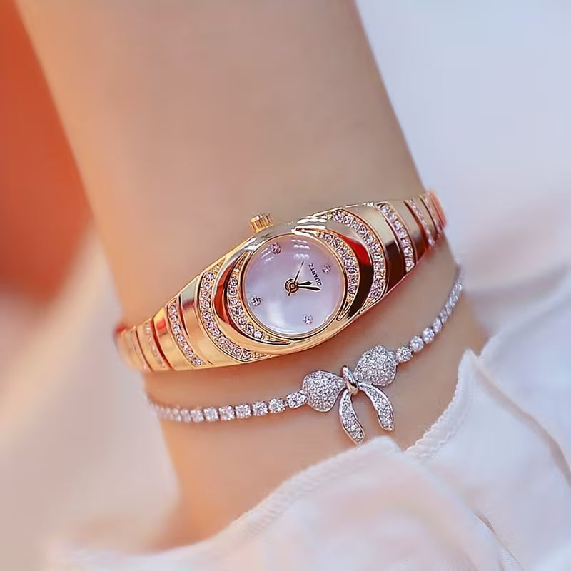 Elegant Women's Golden-Tone Quartz Watch with Sparkling Rhinestone Band