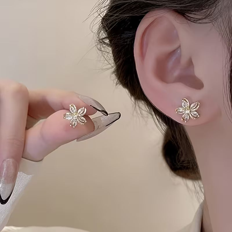 Women's Cubic Flower Stud Earrings - Elegant Vintage -Looking Flower Jewelry