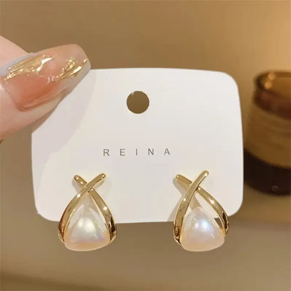 Luxury High-end Metallic 1 Pair Of Cross Imitation Pearl Light Earrings
