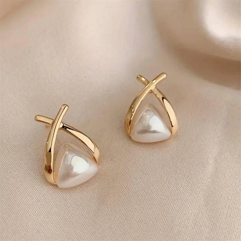 Luxury High-end Metallic 1 Pair Of Cross Imitation Pearl Light Earrings