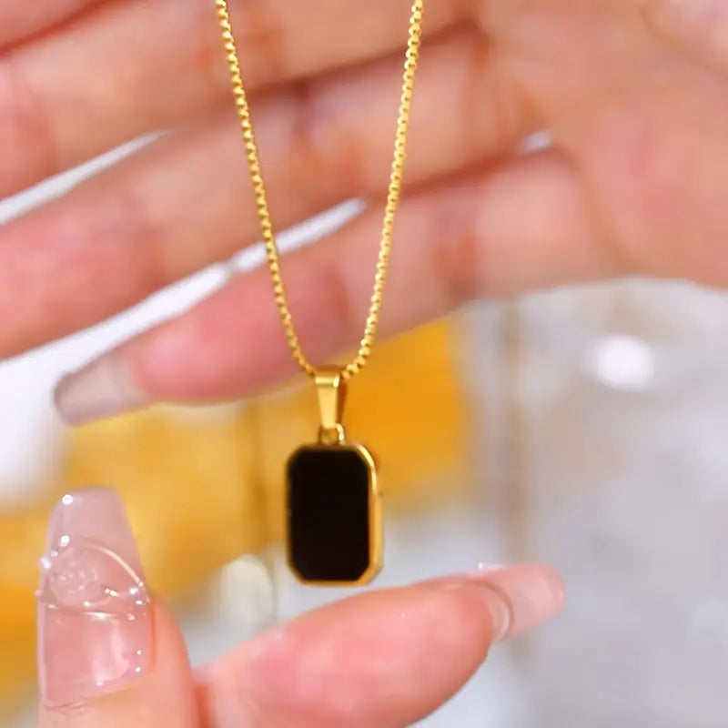 Vintage-Inspired Geometric Black Pendant Necklace Black & Golden